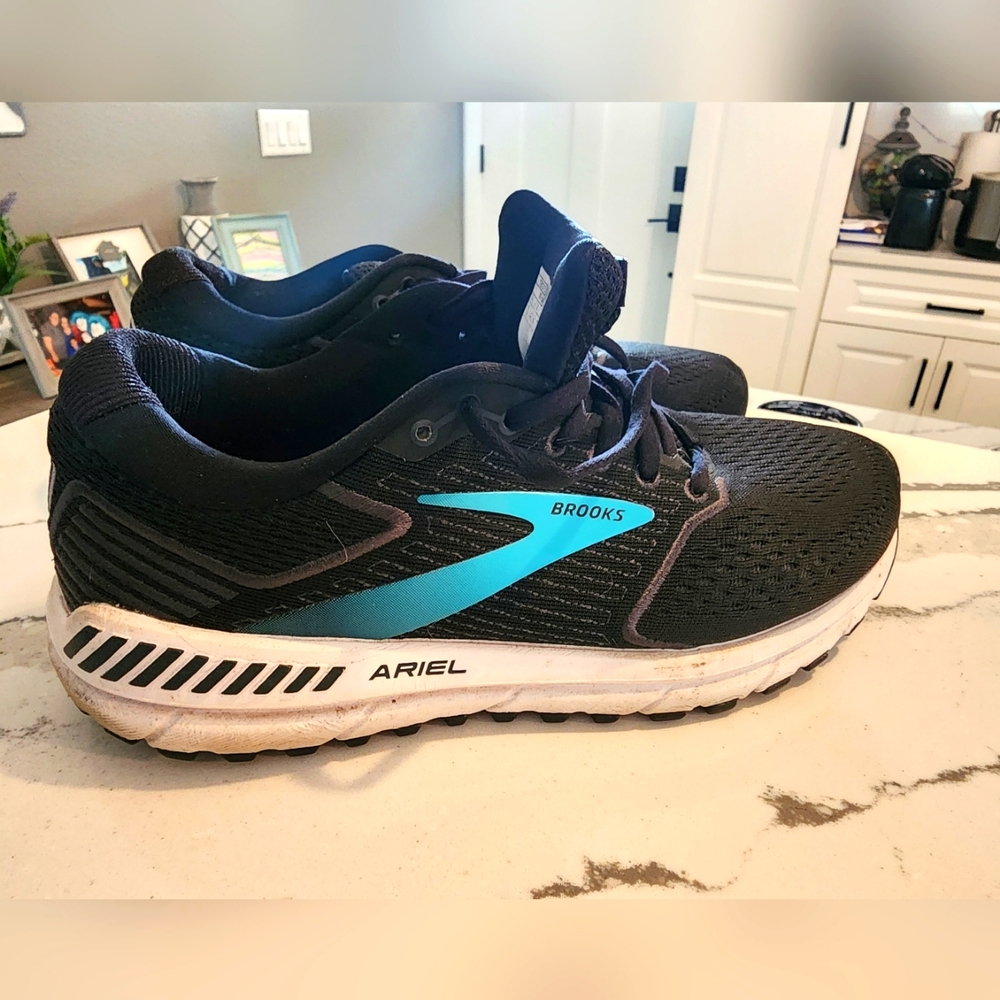 Women's Brook sneakers
